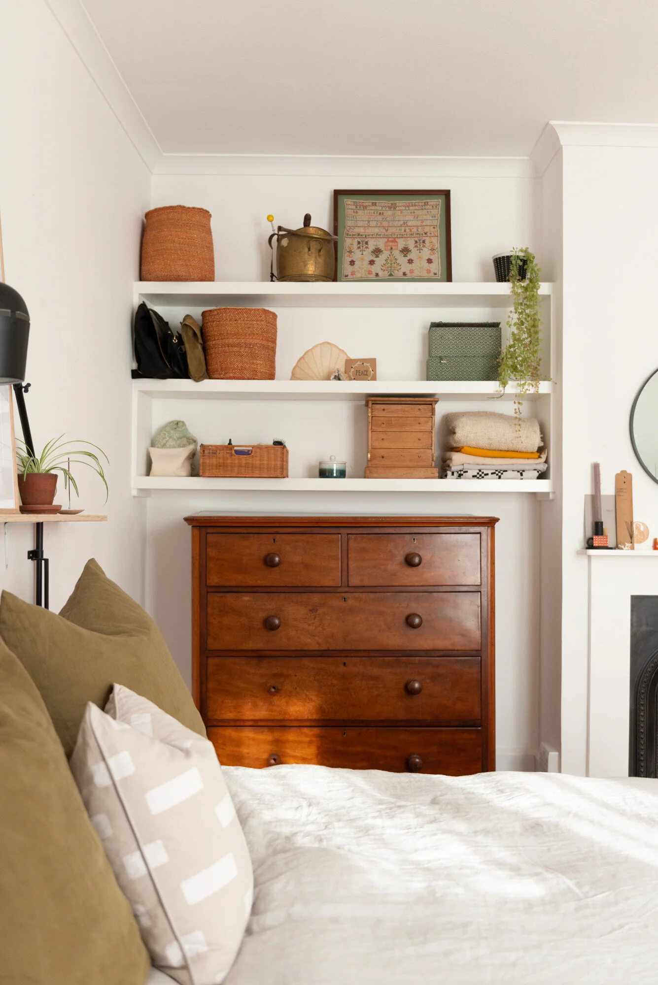 Chest of drawers with shelves above deals